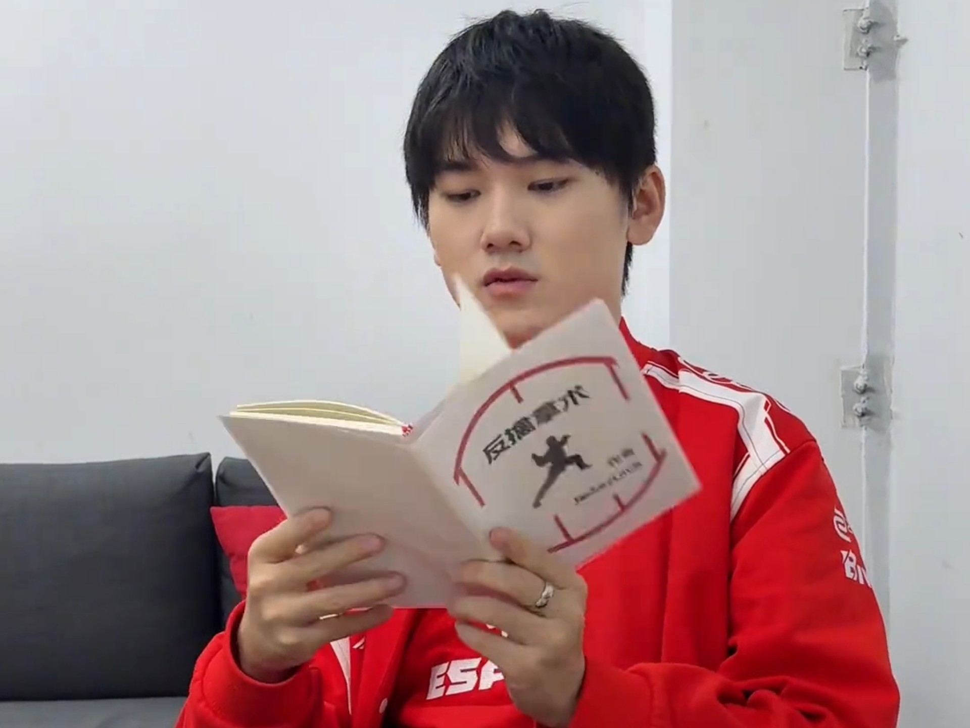 JackeyLove回归赛场，挺进下一轮首场状态亮眼，曼联观众沸腾！